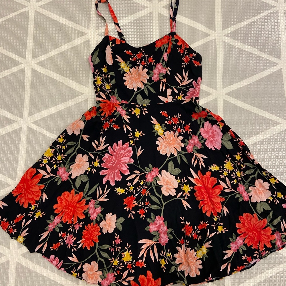 🔥EUC Floral Summer dress - size small